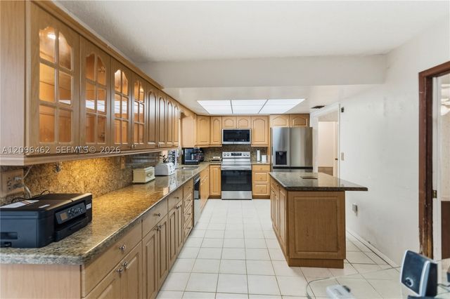 4899 NW 7th Dr, Plantation, FL 33317