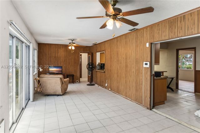 4899 NW 7th Dr, Plantation, FL 33317