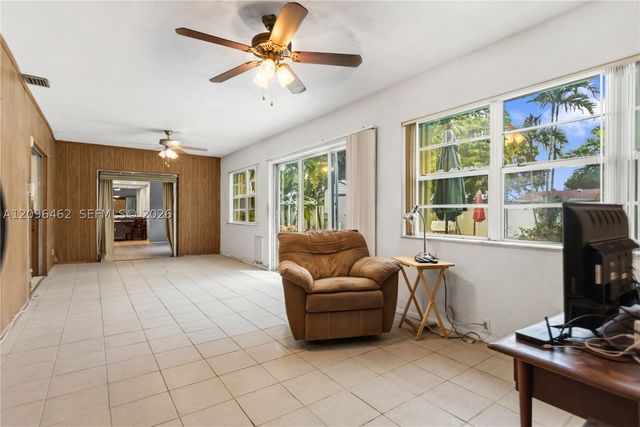 4899 NW 7th Dr, Plantation, FL 33317