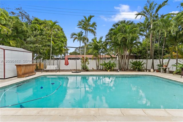 4899 NW 7th Dr, Plantation, FL 33317