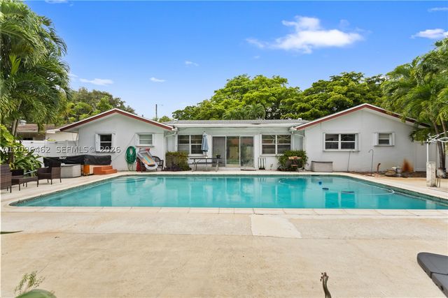 4899 NW 7th Dr, Plantation, FL 33317