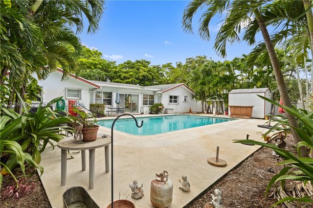 4899 NW 7th Dr, Plantation, FL 33317