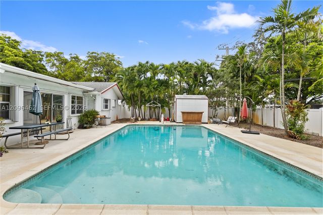 4899 NW 7th Dr, Plantation, FL 33317