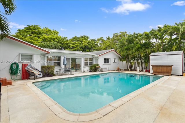 4899 NW 7th Dr, Plantation, FL 33317