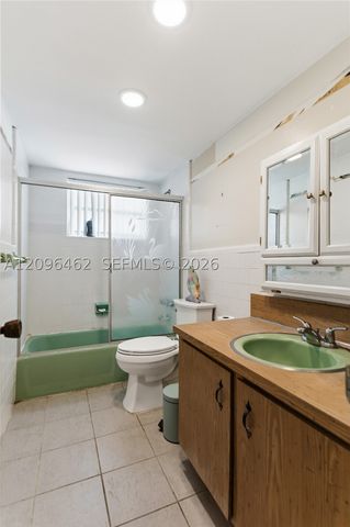 4899 NW 7th Dr, Plantation, FL 33317