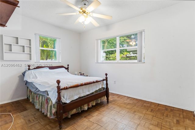 4899 NW 7th Dr, Plantation, FL 33317