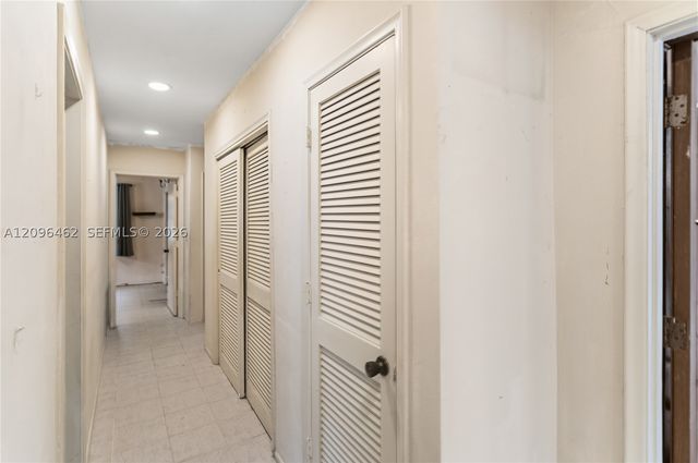 4899 NW 7th Dr, Plantation, FL 33317