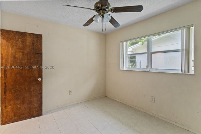 4899 NW 7th Dr, Plantation, FL 33317