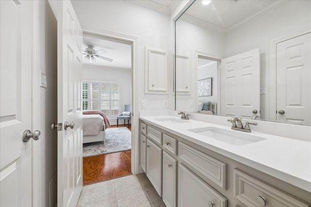 1419 W Hilshire Park Drive, Houston, TX 77055