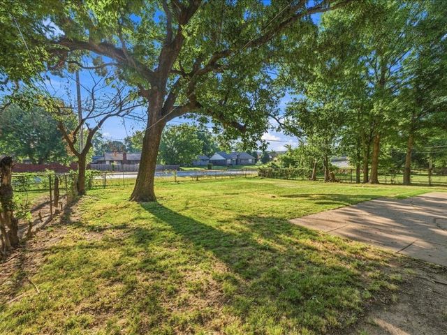 633 N 26th West Avenue, Tulsa, OK 74127