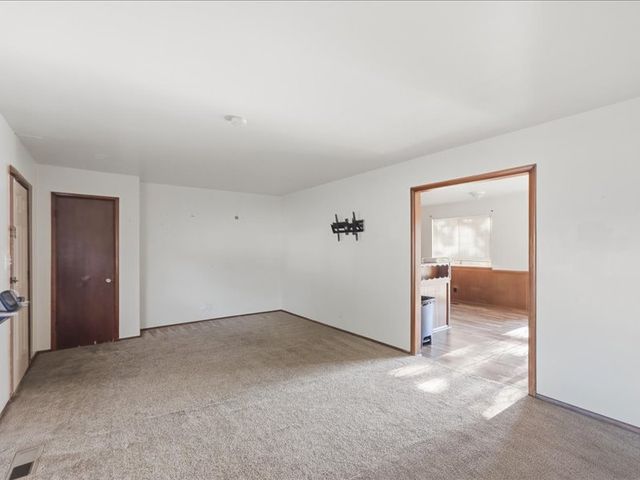 633 N 26th West Avenue, Tulsa, OK 74127