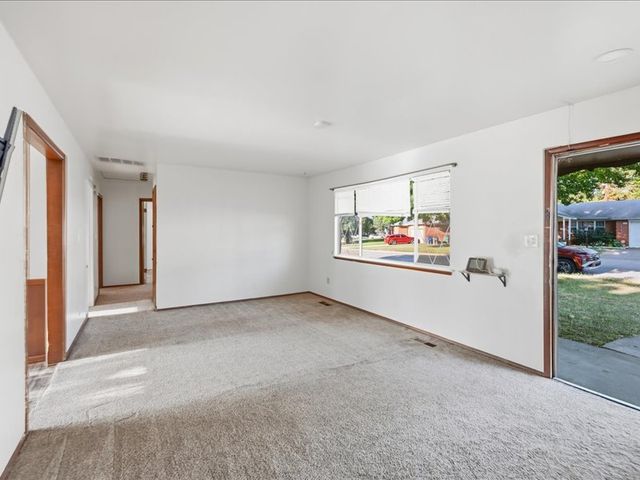 633 N 26th West Avenue, Tulsa, OK 74127