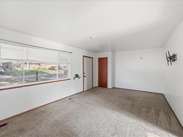 633 N 26th West Avenue, Tulsa, OK 74127