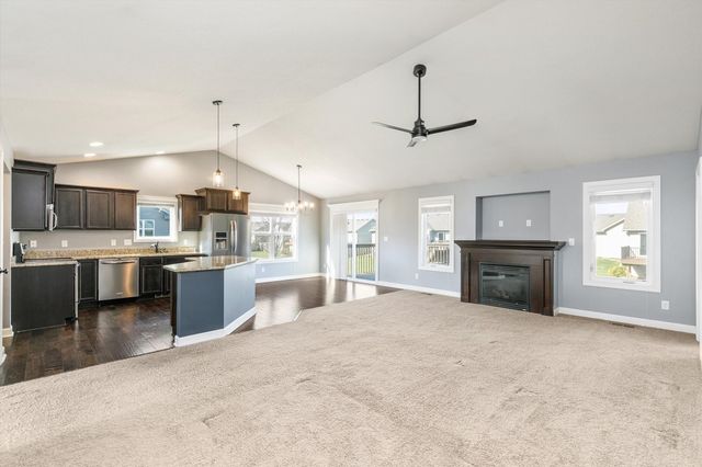 1344 90th Street, West Des Moines, IA 50266