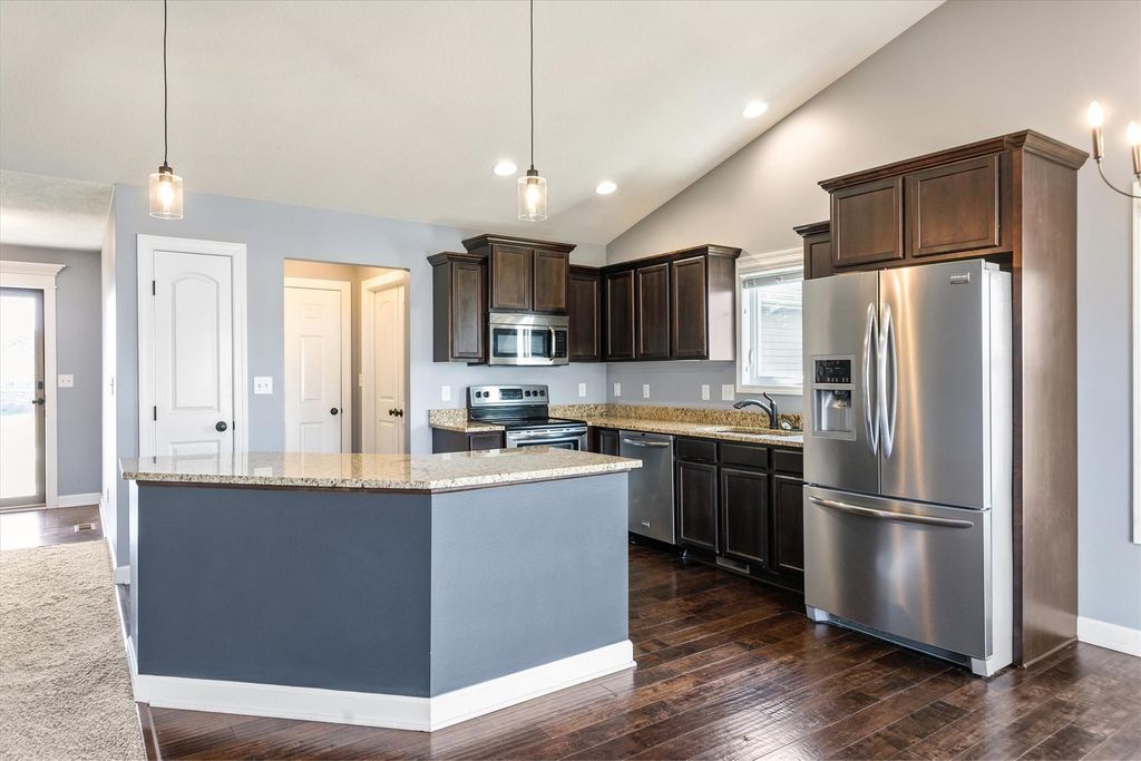 1344 90th Street, West Des Moines, IA 50266