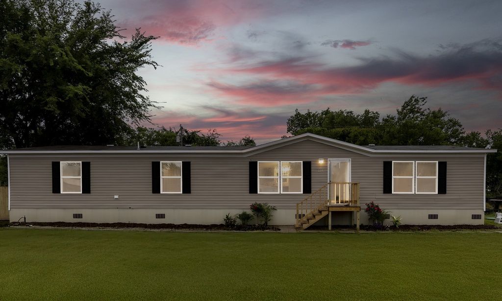 114,108 Saint Michaels Drive, Trinidad, TX 75163