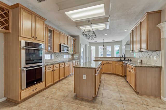 6610 Glenhill Drive, Spring, TX 77389