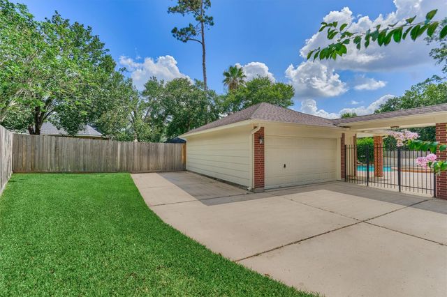 6610 Glenhill Drive, Spring, TX 77389