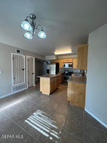 11105 BULLSEYE Street, El Paso, TX 79934