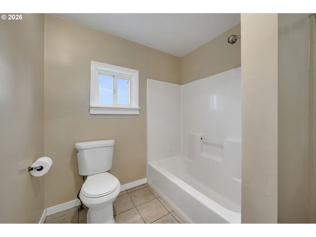 6475 SEATTLE Ave, Bay City, OR 97107