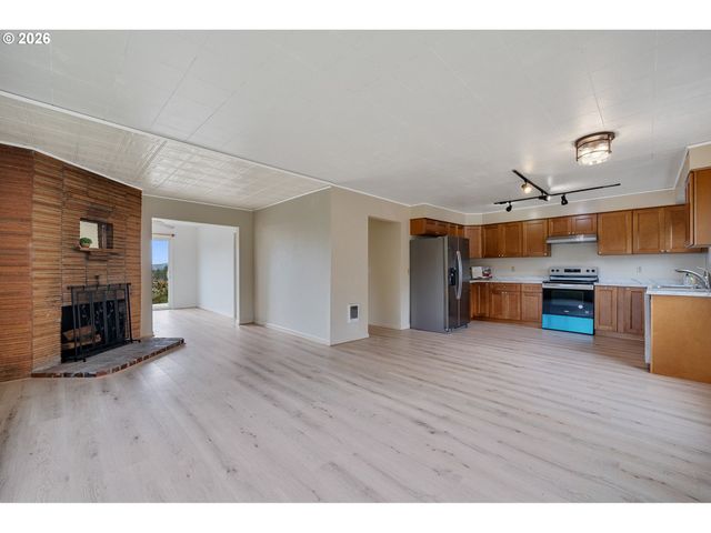 6475 SEATTLE Ave, Bay City, OR 97107