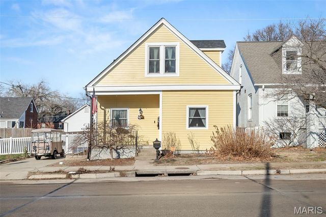 917 N 5th Street, St Charles, MO 63301