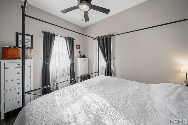 917 N 5th Street, St Charles, MO 63301