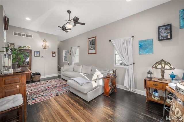 917 N 5th Street, St Charles, MO 63301