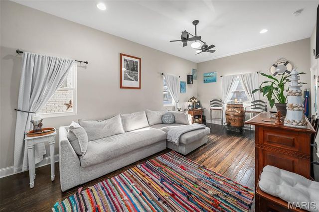 917 N 5th Street, St Charles, MO 63301