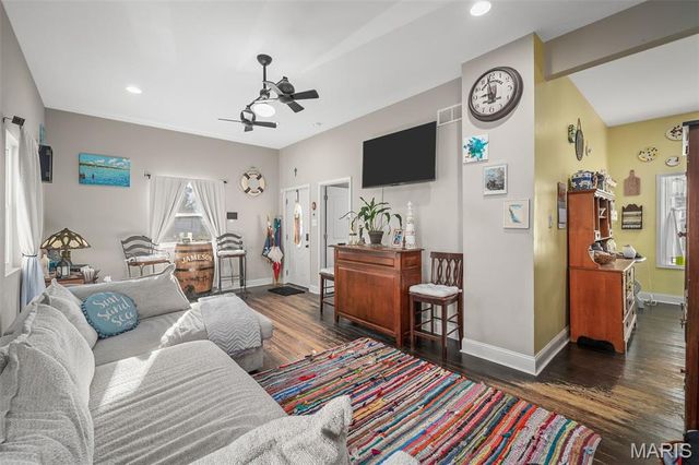 917 N 5th Street, St Charles, MO 63301