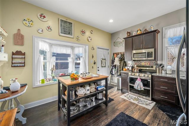 917 N 5th Street, St Charles, MO 63301