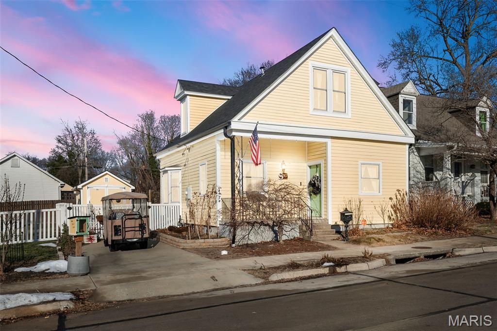 917 N 5th Street, St Charles, MO 63301