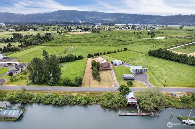 95 W Birnie Slough Road, Cathlamet, WA 98612