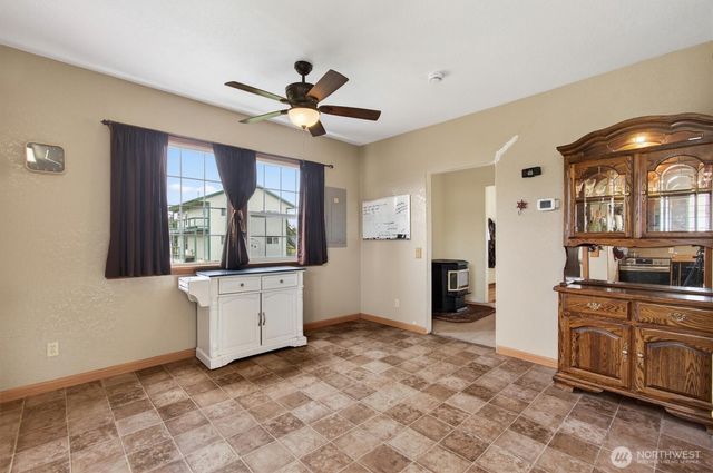 95 W Birnie Slough Road, Cathlamet, WA 98612