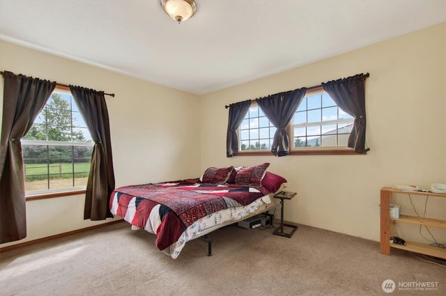 95 W Birnie Slough Road, Cathlamet, WA 98612
