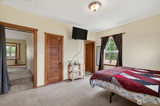 95 W Birnie Slough Road, Cathlamet, WA 98612