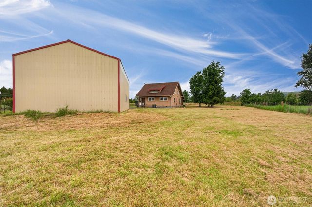 95 W Birnie Slough Road, Cathlamet, WA 98612