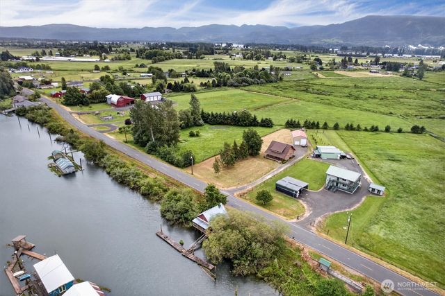 95 W Birnie Slough Road, Cathlamet, WA 98612