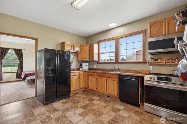 95 W Birnie Slough Road, Cathlamet, WA 98612