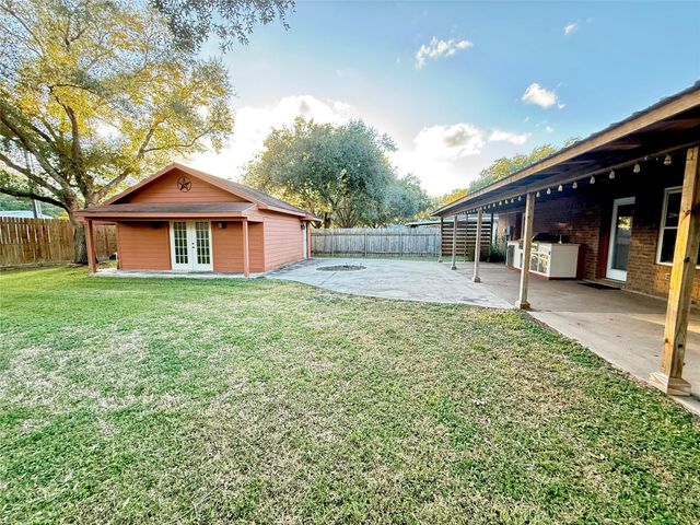 2205 James Avenue, El Campo, TX 77437
