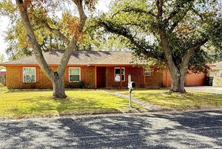 2205 James Avenue, El Campo, TX 77437