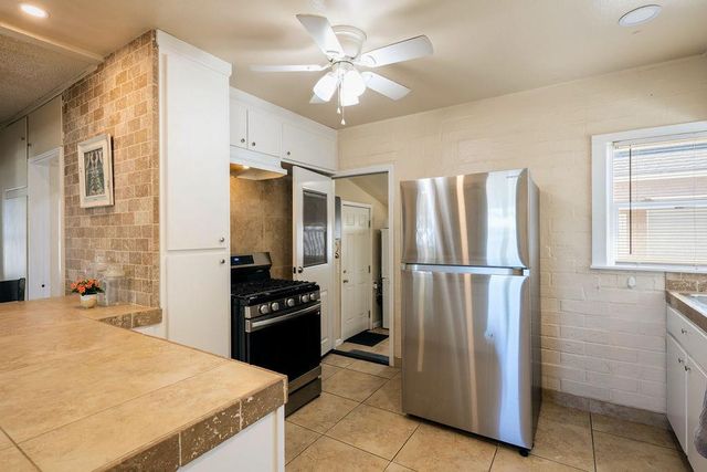 335 Oxford Avenue, Clovis, CA 93612