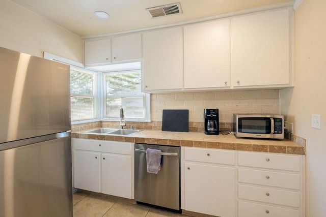 335 Oxford Avenue, Clovis, CA 93612