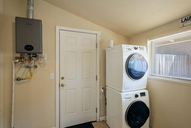335 Oxford Avenue, Clovis, CA 93612
