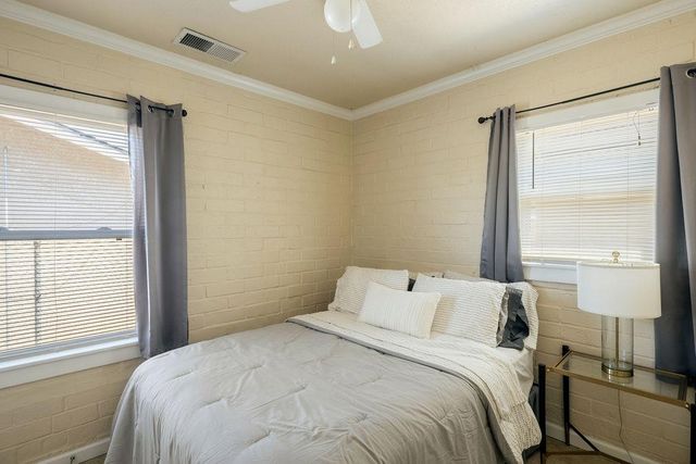 335 Oxford Avenue, Clovis, CA 93612