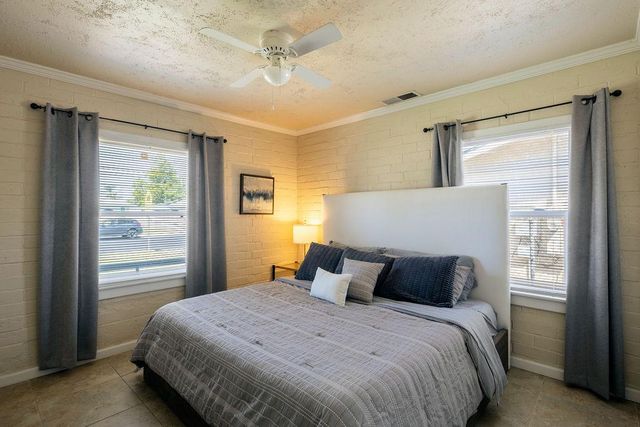 335 Oxford Avenue, Clovis, CA 93612