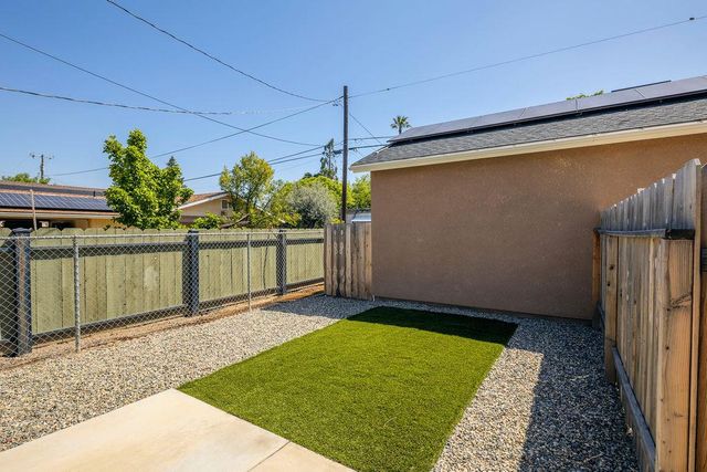 335 Oxford Avenue, Clovis, CA 93612