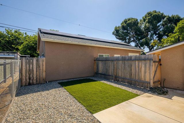 335 Oxford Avenue, Clovis, CA 93612