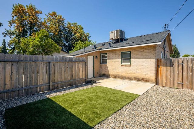 335 Oxford Avenue, Clovis, CA 93612