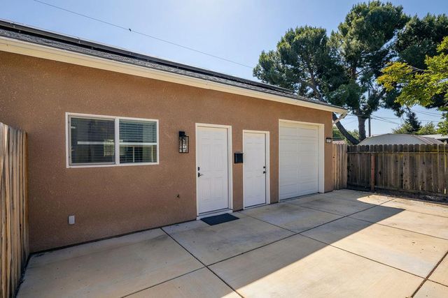 335 Oxford Avenue, Clovis, CA 93612